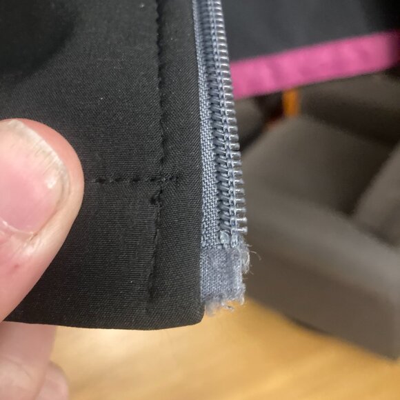 Women’s New Balance Softshell Jacket – Large – Full Zip – Black/Gray - Picture 3 of 8